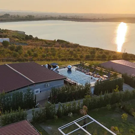 אתר נופש Top Villas Durres
