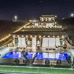 luxury villa swimming pool Gjiri Lalzit Durrës