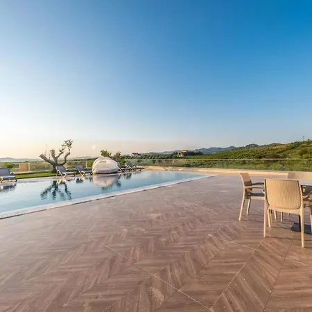 Top Villas Durres *