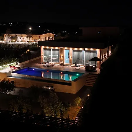 Top Villas Durres *